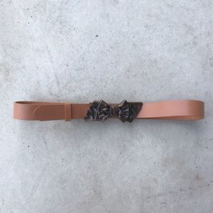 Betsey Johnson | Brassy Golden Bow Belt